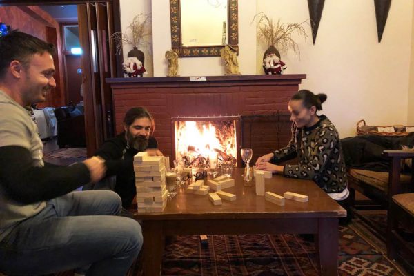 People at the fireplace in the Jubilee hotel